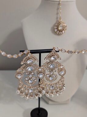 Earrings with chains and matching maang tikka